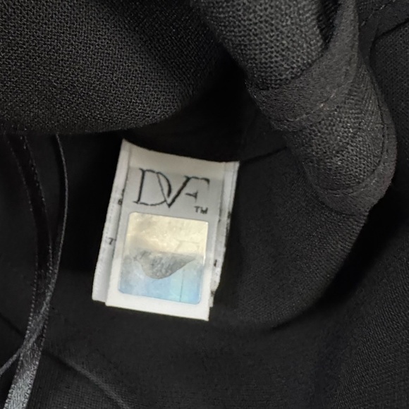 Diane Von Furstenberg Maureen Dress‎ LBD Laser Cut
Flounce Dress Size 2 - Picture 11 of 14